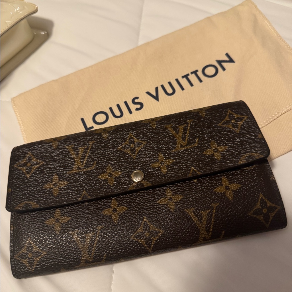 Louis Vuitton Classic Monogram Wallet (Authentic)